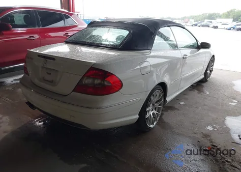 2008 Mercedes-Benz Clk 550 z USA, uszkodzony, nr VIN WDBTK72F18T099213